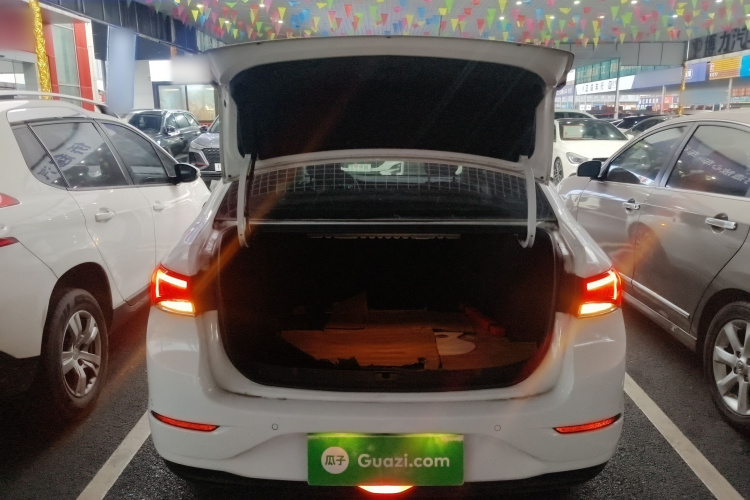 别克 英朗 2021款 改款 1.3T 自动轻混动精英型机舱底盘23