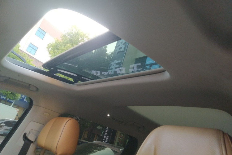 腾势D9 2022款 DM-i 1040 尊贵型中控内饰22