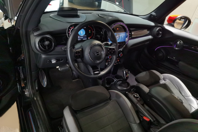 MINI JCW 2022款 2.0T JOHN COOPER WORKS ALL-IN中控内饰7002