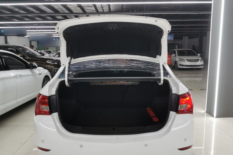 别克 英朗 2016款 15N 自动豪华型机舱底盘23