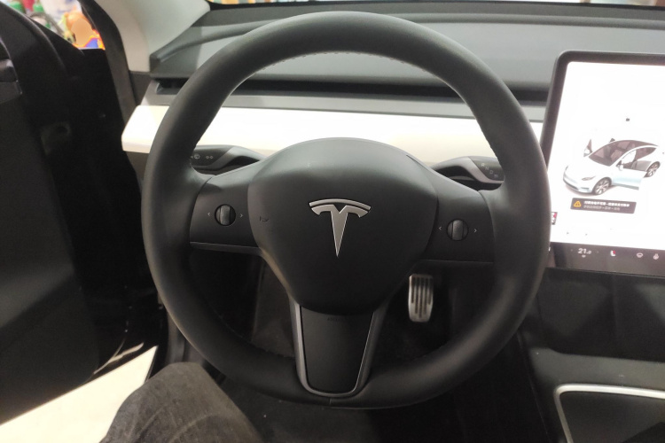 特斯拉 Model Y 2022款 改款 后轮驱动版中控内饰13