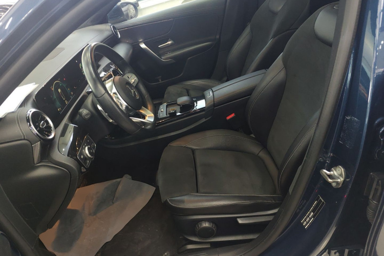 奔驰A级 2019款 A 180 L 运动轿车局部细节19