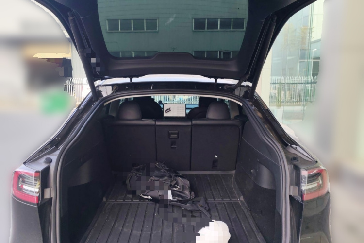 特斯拉 Model Y 2022款 改款 长续航全轮驱动版中控内饰23