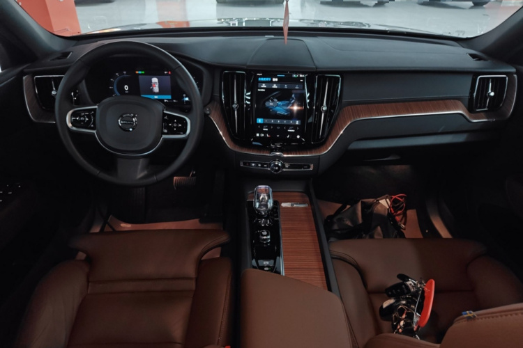 沃尔沃XC60 2025款 B5 四驱智远豪华版中控内饰7002