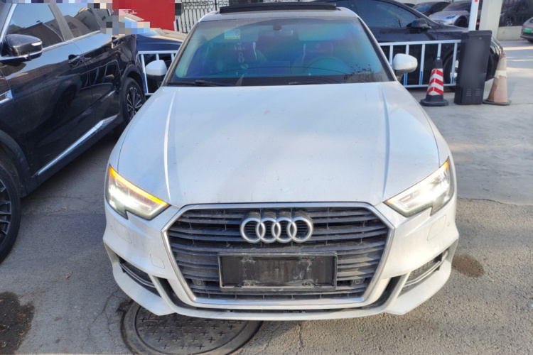 奥迪A3 2018款 30周年年型 Limousine 35 TFSI 运动型车身外观2