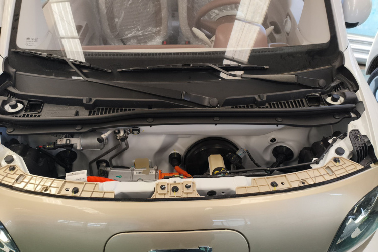 奔腾小马 2026款 222km 伶俐马机舱底盘24