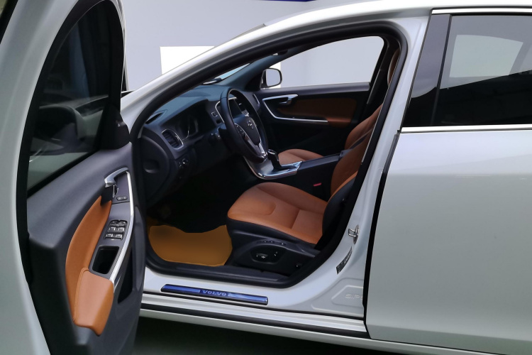 沃尔沃S60 2019款 S60L 改款 T5 智驭菁英版中控内饰19