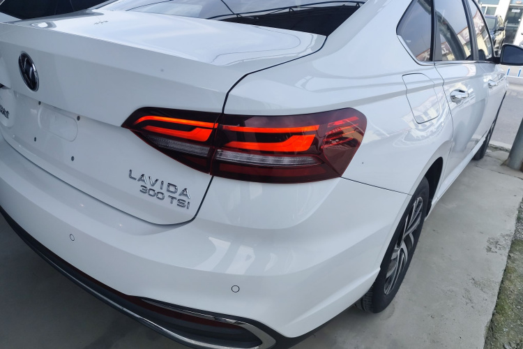 大众 朗逸 2023款 300TSI DSG满逸版车身外观9