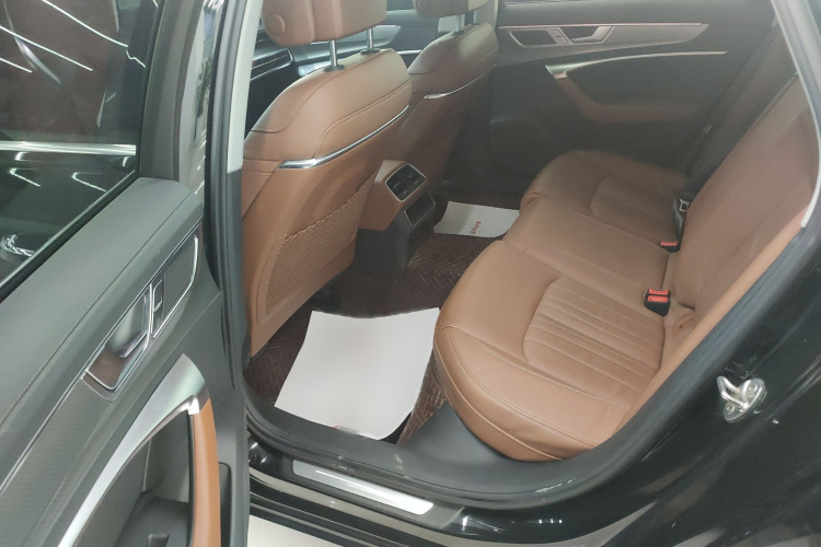 奥迪A6L 2023款 40 TFSI 豪华致雅型中控内饰7004