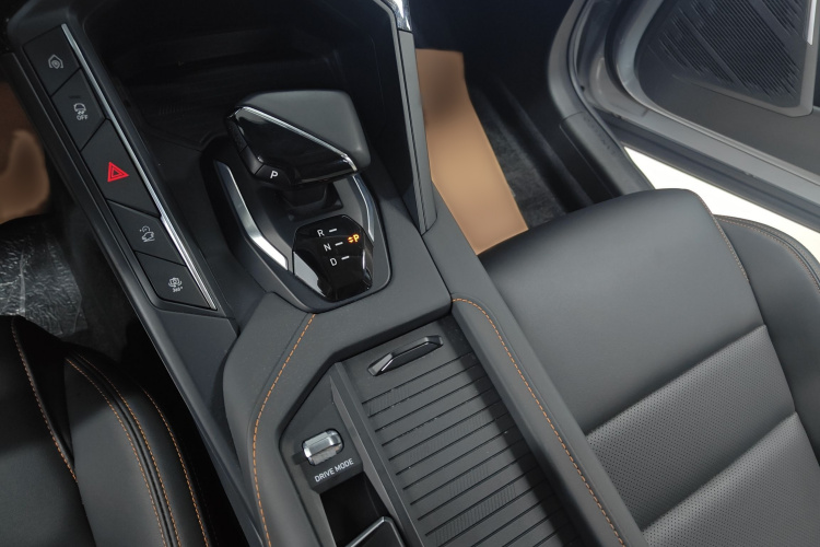 领克06 EM-P 2022款 PHEV 84KM续航版 Pro局部细节18