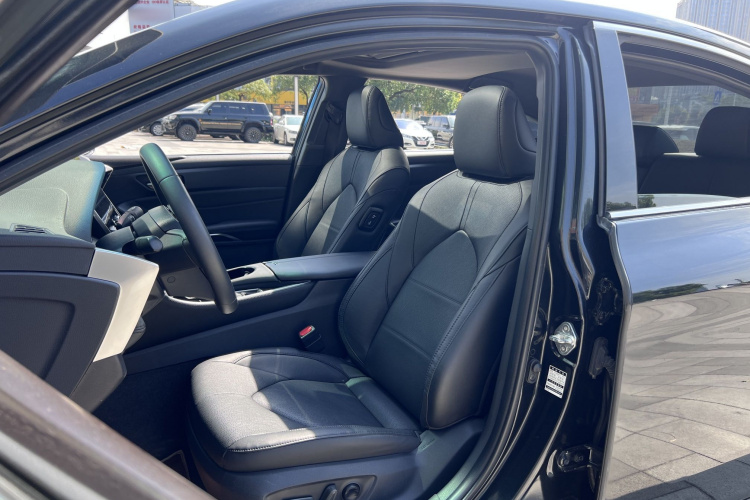 丰田 亚洲龙 2022款 2.0L 豪华版局部细节19