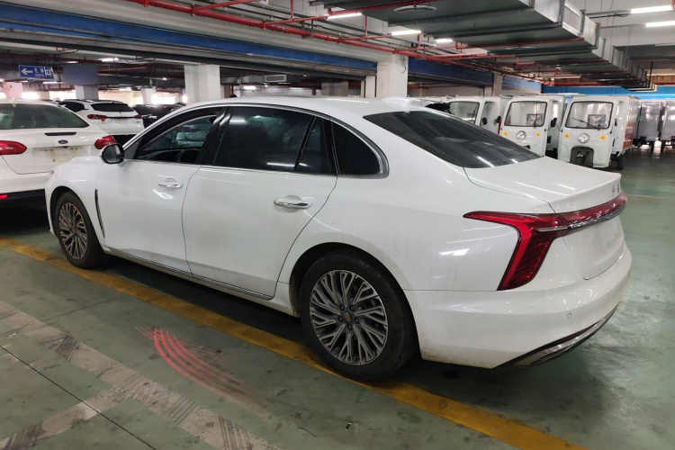 红旗H5 2023款 2.0T 自动智联旗畅版车身外观4