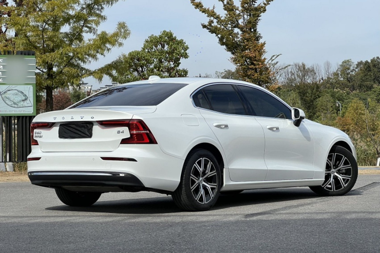 沃尔沃S60 2024款 B4 智逸豪华版车身外观6007