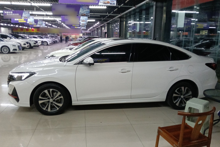 长安 逸动 2024款 PLUS 蓝鲸NE 1.4T GDI DCT高能版车身外观4