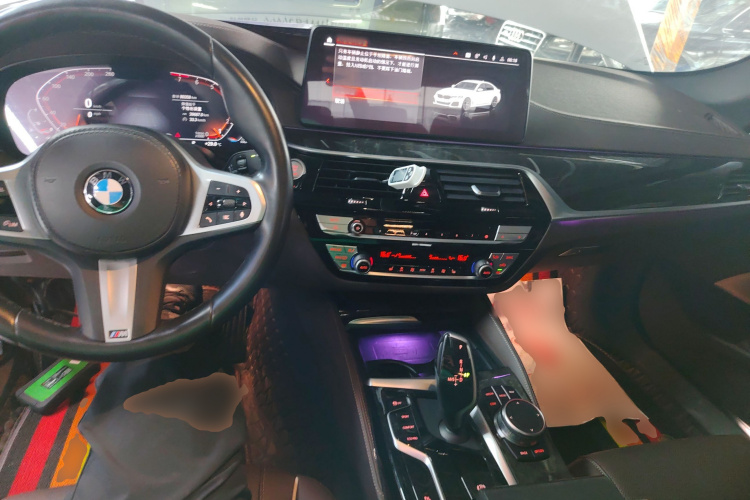 宝马5系 2022款 改款 525Li M运动套装中控内饰12