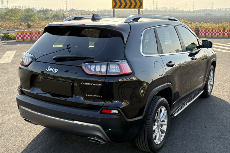 Jeep 自由光 2019款 2.0T 两驱智享版 国V车身外观6006