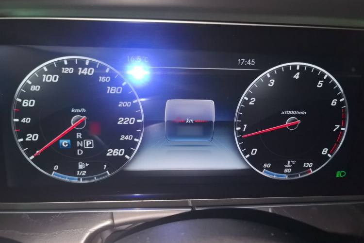 奔驰E级 2017款 E 200 L 运动型 4MATIC局部细节14