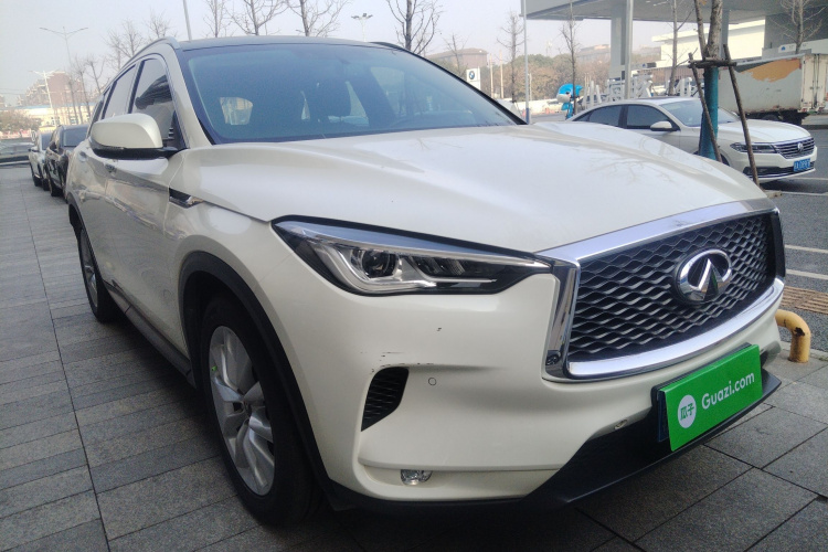 英菲尼迪QX50 2018款 2.0T 两驱时尚版车身外观3