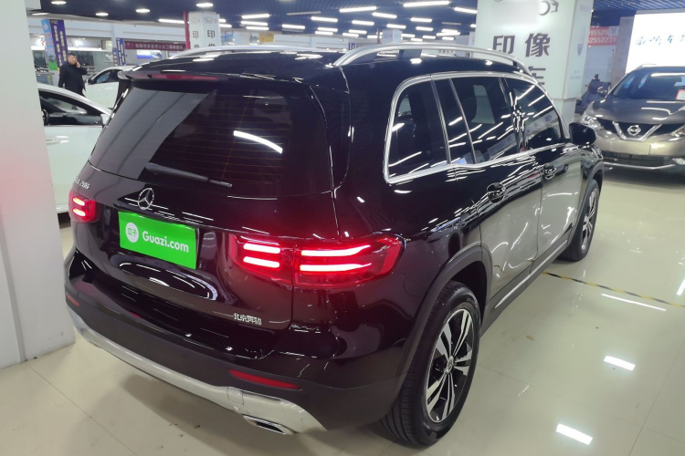 奔驰GLB 2024款 GLB 200 动感型车身外观7
