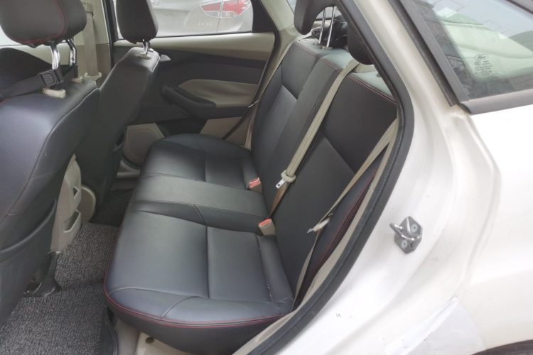 福特 福克斯 2017款 三厢 1.6L 手动舒适型智行版中控内饰7004