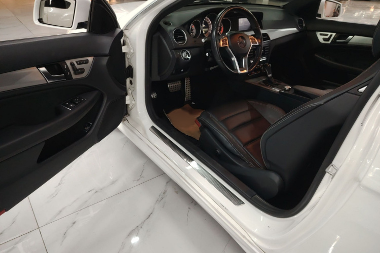 奔驰C级(进口) 2013款 C 180 轿跑版中控内饰7003