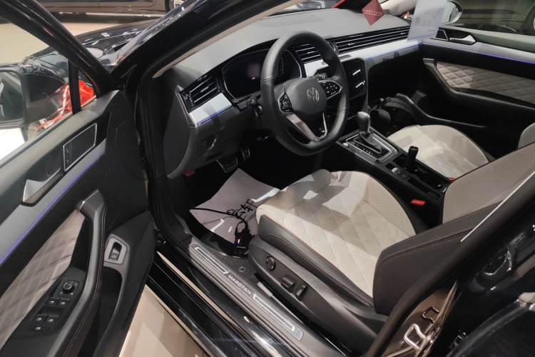 大众 迈腾 2023款 200万辆纪念版 330TSI DSG豪华型中控内饰20