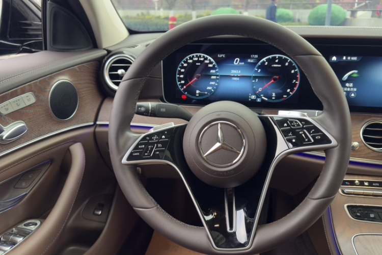 奔驰E级 2023款 E 260 L局部细节13