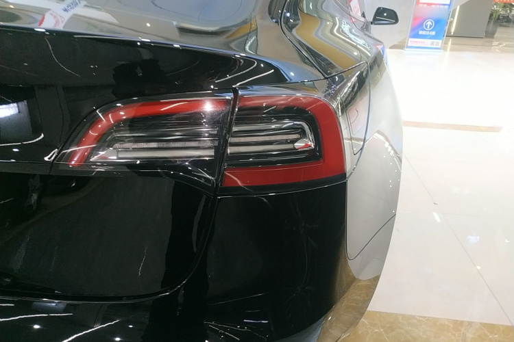 特斯拉 Model 3 2022款 后轮驱动版车身外观9