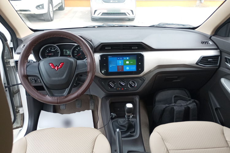 五菱汽车 五菱宏光 2021款 1.5L改款 S舒适型 电动助力LAR中控内饰12