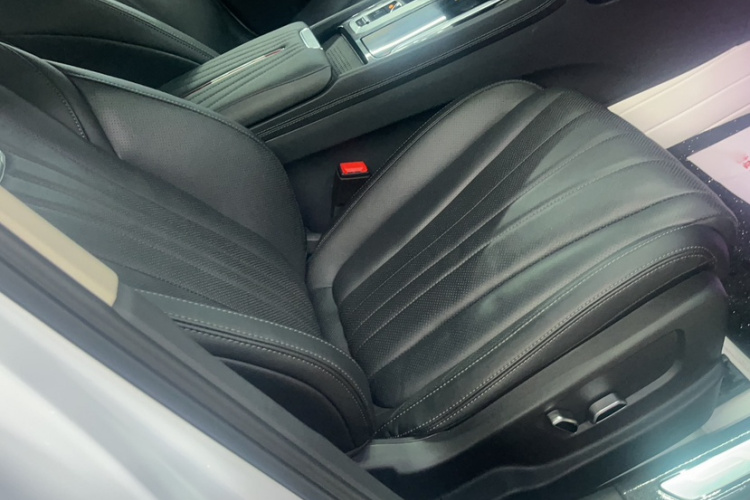 红旗H5 2023款 2.0T 自动智联旗畅版局部细节41