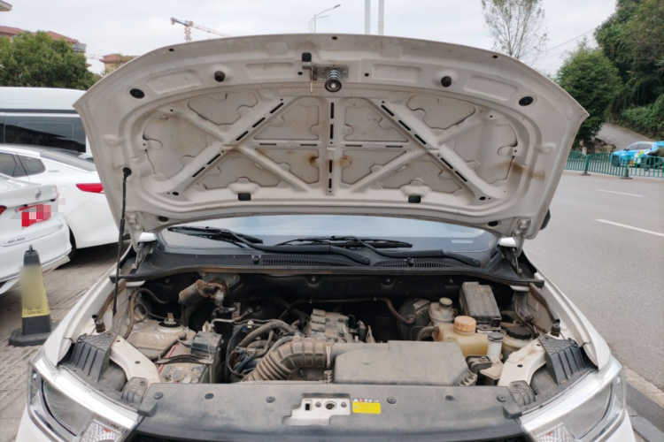 五菱汽车 五菱宏光 2021款 1.5L改款 S基本型 液压助力LAR机舱底盘24