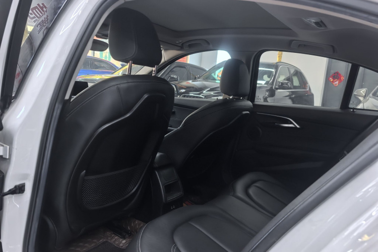 宝马1系 2020款 120i M运动套装中控内饰7003