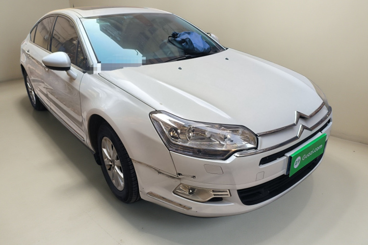 雪铁龙C5 2012款 2.0L 自动尊享型车身外观3