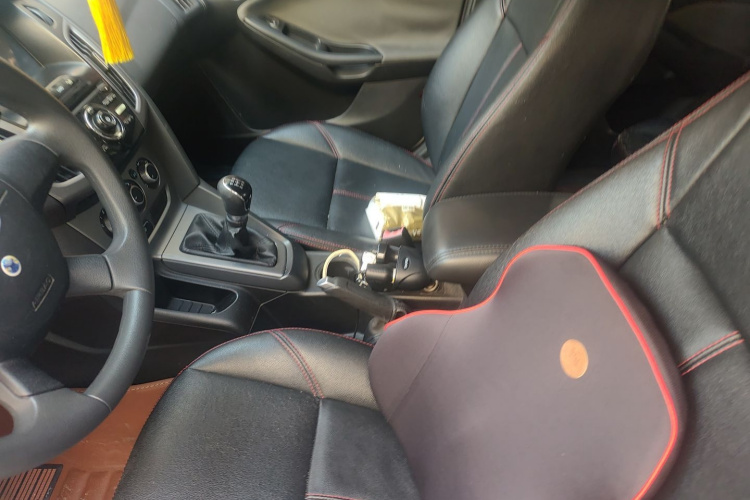 福特 福克斯 2012款 两厢 1.6L 手动舒适型局部细节19