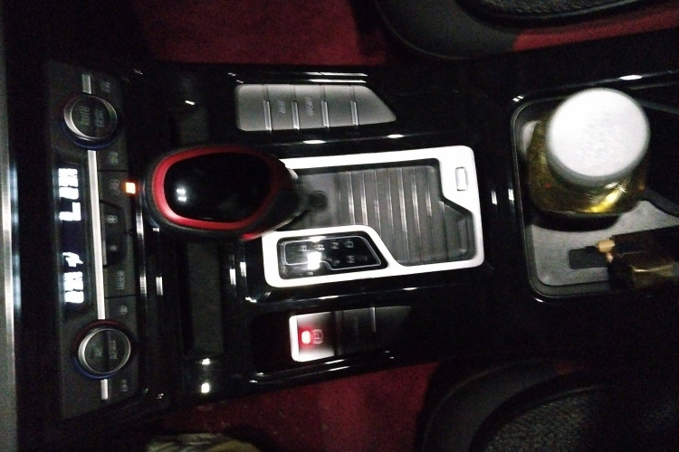 吉利汽车 帝豪GS 2020款 1.4T CVT雅局部细节18