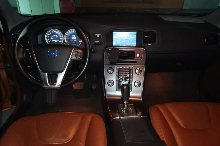 沃尔沃S60(进口) 2012款 T5 智雅版中控内饰12