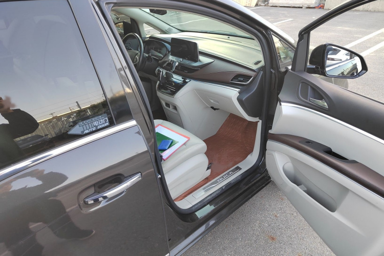 别克GL8 2021款 陆上公务舱 652T 尊贵型局部细节9005