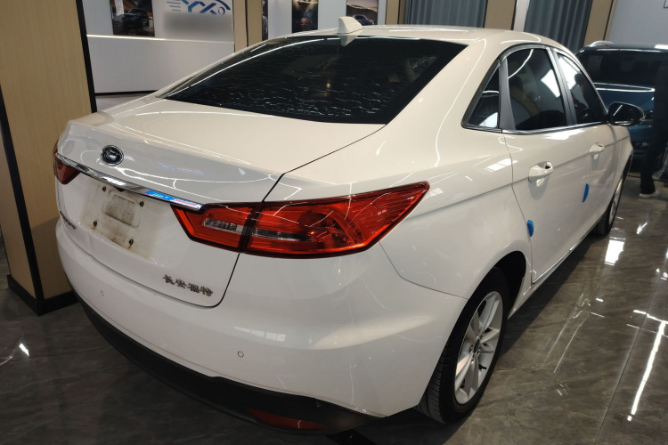 福特 福睿斯 2019款 1.5L 自动悦享型车身外观7