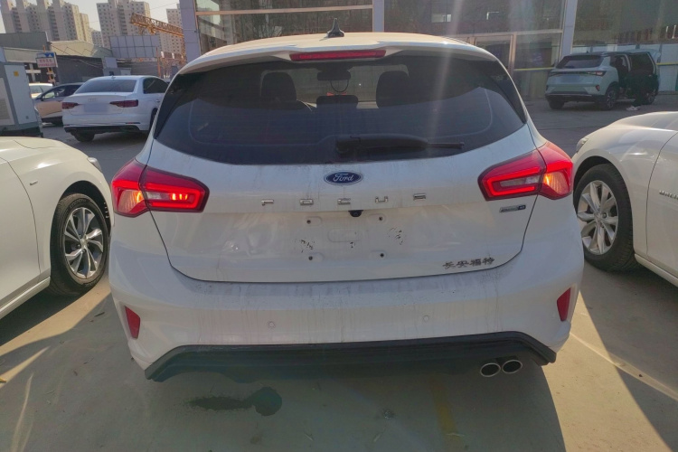 福特 福克斯 2021款 两厢 EcoBoost 180 自动ST Line车身外观6