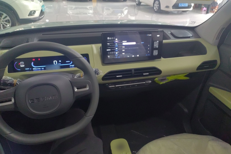 吉利银河 2024款 熊猫mini 200km 耐力熊中控内饰12