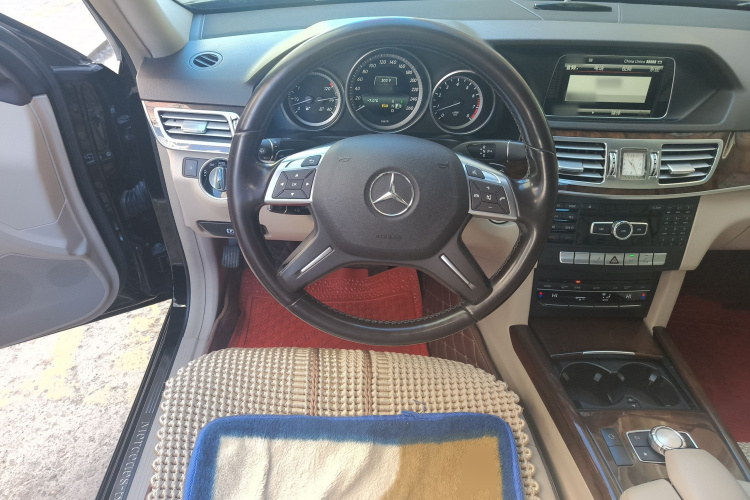 奔驰E级 2015款 E 200 L中控内饰13