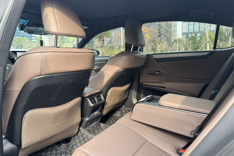 雷克萨斯ES 2025款 300h 臻享版中控内饰7014