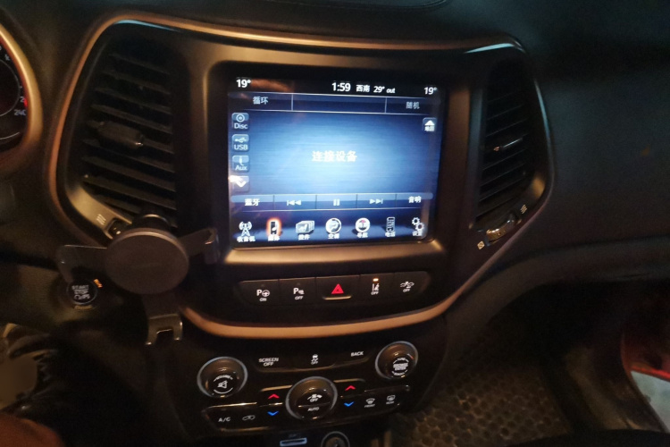 Jeep 自由光(进口) 2014款 2.4L 豪华版局部细节16