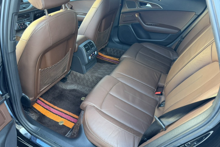 奥迪A6L 2018款 30周年年型 45 TFSI quattro 运动型中控内饰7010