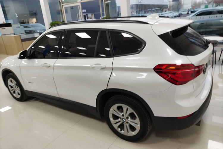 宝马X1 2016款 sDrive18Li 尊享型车身外观6001