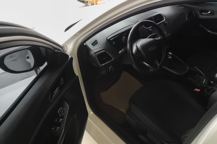 福特 福睿斯 2019款 改款 1.5L 自动悦享型 国VI中控内饰7003