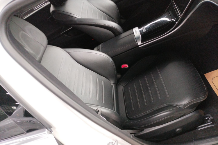 奔驰C级 2022款 改款 C 200 L 运动版局部细节41