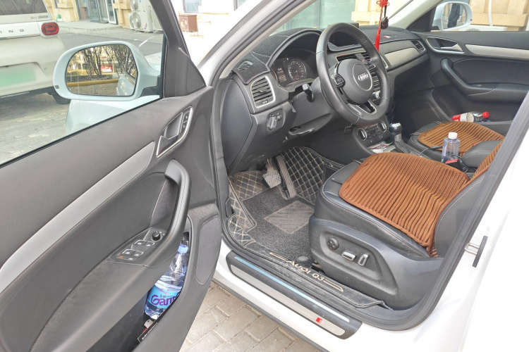 奥迪Q3 2018款 30 TFSI 时尚型典藏版中控内饰7003