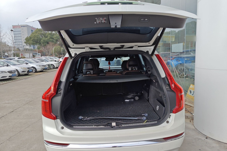 沃尔沃XC90新能源 2021款 E驱混动 T8 智尊豪华版 7座机舱底盘23