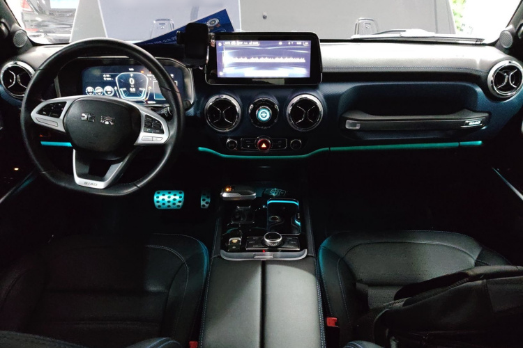 北京BJ40 2020款 2.0T 自动四驱城市猎人版侠客型中控内饰7002